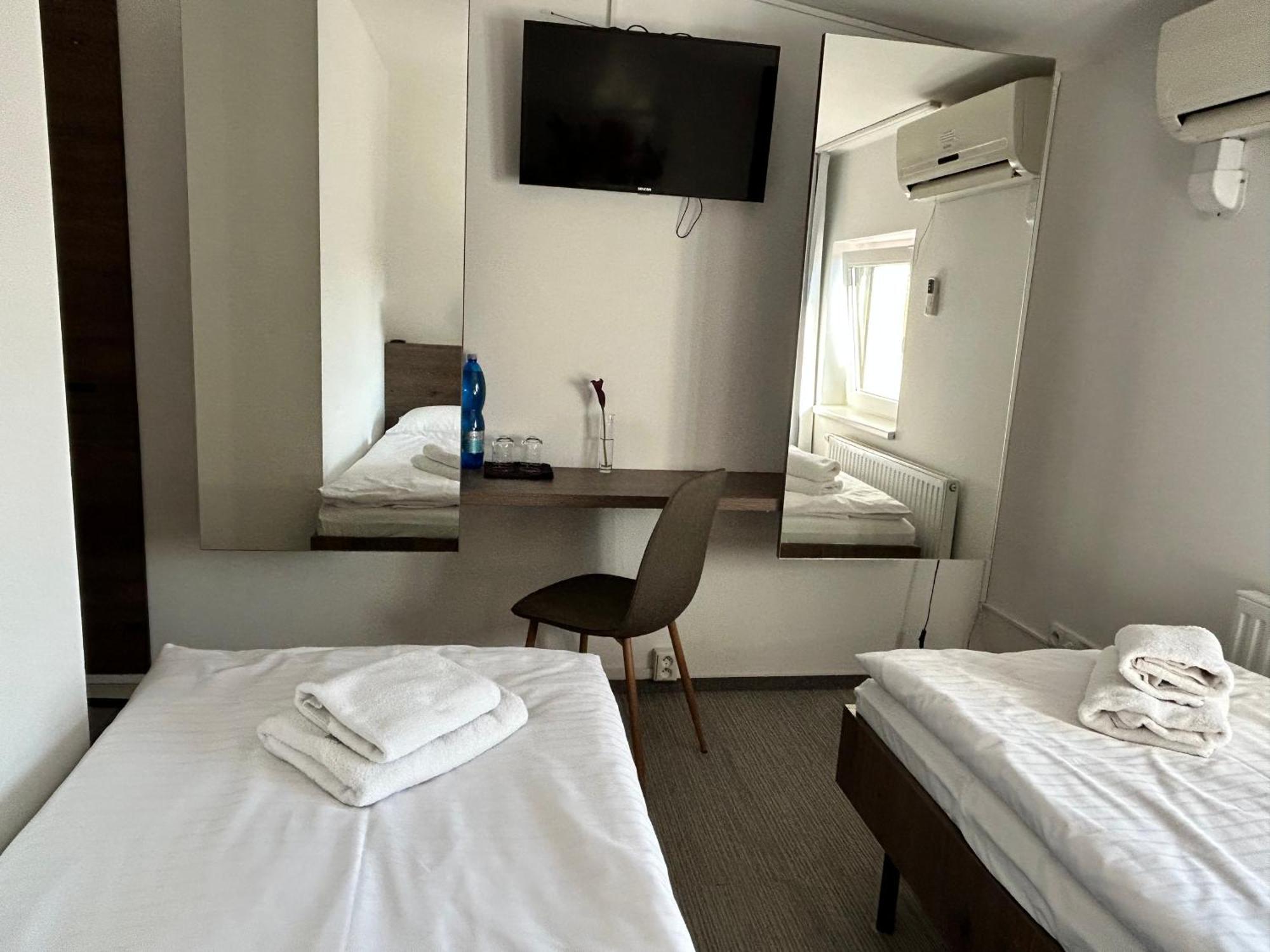 Hotel Golden Golem & Prague